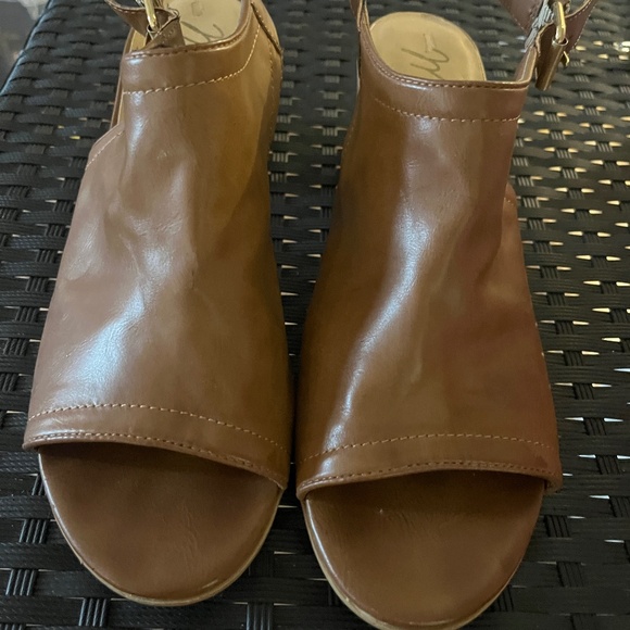 Leather Block-heel Sandals - Picture 1 of 4